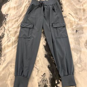 Women's Mid-Rise Cargo Joggers Capris - All In Motion